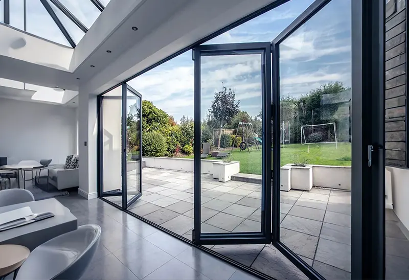 The advantages of aluminum alloy glass doors.